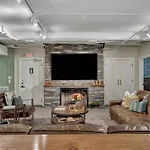 Rustic 6br By Maddox Apartment *