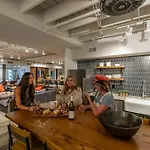 Skyline Suite With Penthouse & Rooftop Deck 6Br By Maddox Hotel