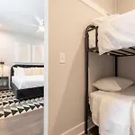 New Side By Side Homes - Sleeps 24 Holiday home Nashville