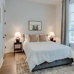 King Bed - Parking - 3 Miles To Lower Broadway Holiday home *