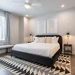 King Bed - Parking - 3 Miles To Lower Broadway Holiday home *
