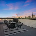 Haven With Gorgeous Skyline Views Holiday home *