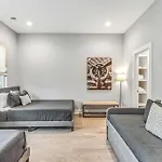 Holiday home Scovel Row Retreat-rooftop Views Near Broadway Nashville