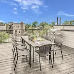 Scovel Row Retreat-rooftop Views Near Broadway Holiday home