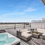 Side-by-side Homes With Hot Tubs - Sleeps Over 20 Guests Holiday home *