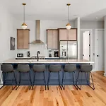 Holiday home Spacious Nash For 12 Guests With Rooftop Views And Hot Tub Nashville