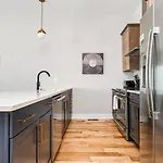 Spacious Nash For 12 Guests With Rooftop Views And Hot Tub Holiday home *