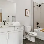 Private Hot Tub - Spacious - Hosts 12 Guests