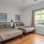 Private Hot Tub - Spacious - Hosts 12 Guests