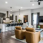 3 Side By Side Nash Homes - Close To Honky Tonks Holiday home