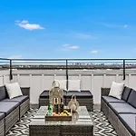 Stylish - Rooftop Deck - Hot Tub *