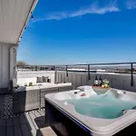 Holiday home Rooftop Views - Hot Tub - Near Honky Tonks & Bars