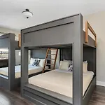 Brand New Side By Side Homes - Sleeps 24 Guests Holiday home Nashville