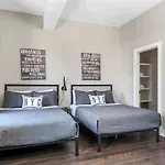Brand New Side By Side Homes - Sleeps 24 Guests Holiday home Nashville