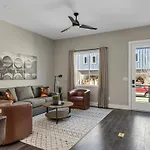 Gorgeous New Nash - Rooftop Views - Hot Tub Holiday home