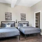 Stunning Rooftop Views Of With Hot Tub Holiday home Nashville