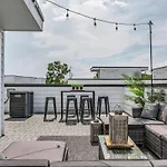 Holiday home Spacious House With Serene Skyline Views *