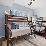 Charmer - Private Rooftop - Sleeps 14