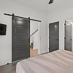 Holiday home Charmer - Private Rooftop - Sleeps 14 Nashville