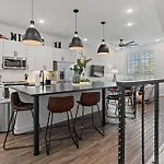 Charmer - Private Rooftop - Sleeps 14 *