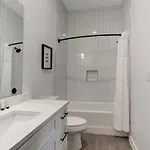 Highland Station - Private Rooftop - Sleeps 14 * Nashville
