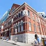 Cozy House - Great Rooftop - Walks To Bars