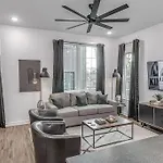 Cozy House - Great Rooftop - Walks To Bars Holiday home *