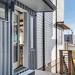 Side By Side Era - Hot Tubs - Rooftop Views *