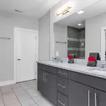 Taylors - Stunning Rooftop Views *