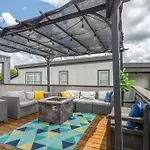 Holiday home Taylors - Stunning Rooftop Views *