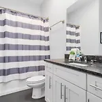 Taylors - Stunning Rooftop Views *