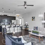 Taylors - Stunning Rooftop Views Nashville
