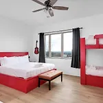 Rooftop Skyline Views - Private Hot Tub - Fire Pit Holiday home
