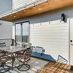 Rooftop Skyline Views - Private Hot Tub - Fire Pit Holiday home