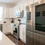 Holiday home Creative Oasis Minutes To Broadway Rooftop Deck *