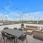 Holiday home Cowgirl's Hideaway-rooftop Patio- 2 Mi To Broadway *