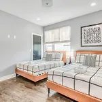 Holiday home Cowgirl's Hideaway-rooftop Patio- 2 Mi To Broadway
