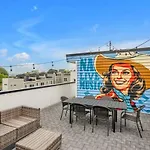 Holiday home Cowgirl's Hideaway-rooftop Patio- 2 Mi To Broadway *