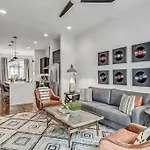 Holiday home Cowgirl's Hideaway-rooftop Patio- 2 Mi To Broadway Nashville