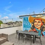 Holiday home Cowgirl's Hideaway-rooftop Patio- 2 Mi To Broadway Nashville