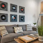 Cowgirl's Hideaway-rooftop Patio- 2 Mi To Broadway *