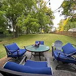 12 South Home Close To Honky Tonks & Bars