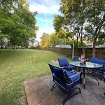 12 South Home Close To Honky Tonks & Bars