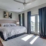 Gorgeous Home-minutes To Lower Broadway Holiday home *