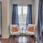 Holiday home Gorgeous 2miles To Lower Broadway *