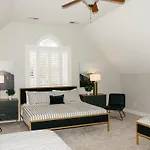 Sprawling Sylvan Park Estate Holiday home *