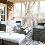 Sprawling Sylvan Park Estate Holiday home *