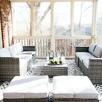 Sprawling Sylvan Park Estate Holiday home *