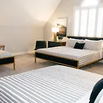 Holiday home Sprawling Sylvan Park Estate *