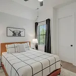 Sprawling Estate - Sleeps 16 Holiday home